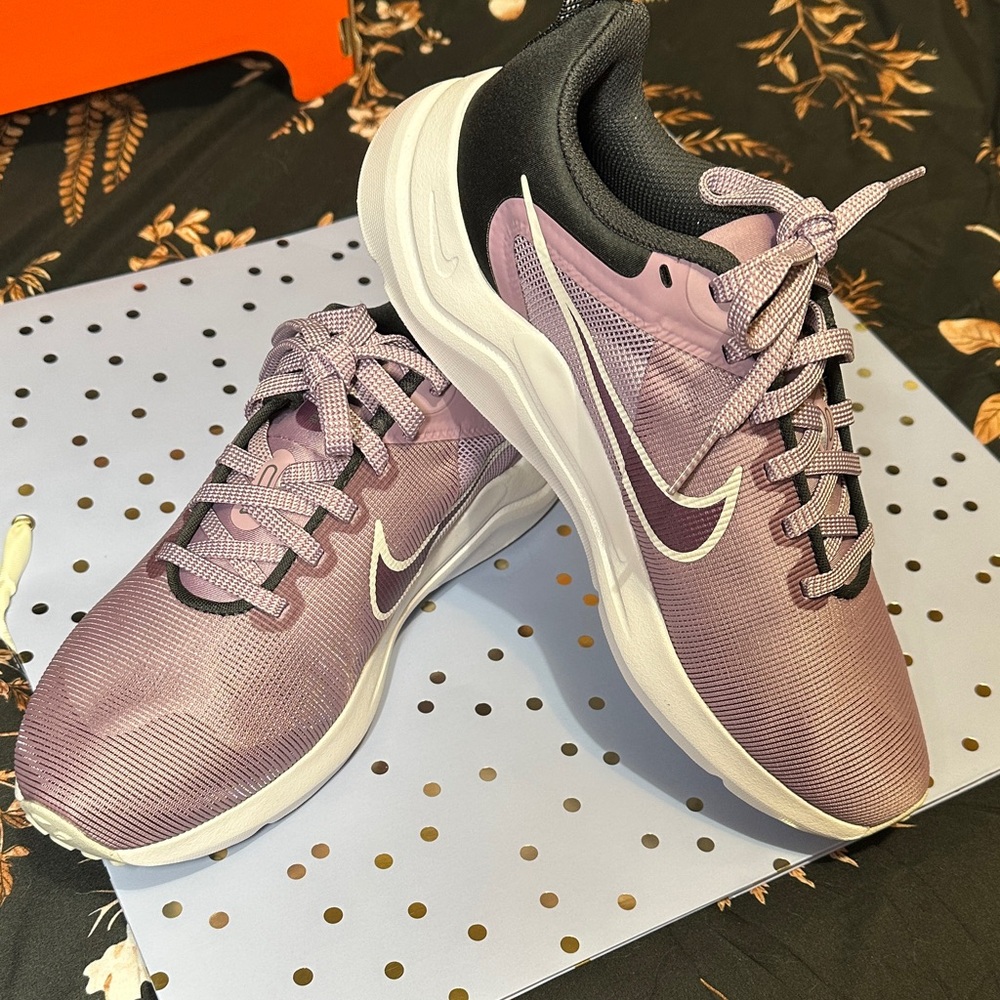 NO FOR SALE Nike Women's Lavender and Black Sneakers